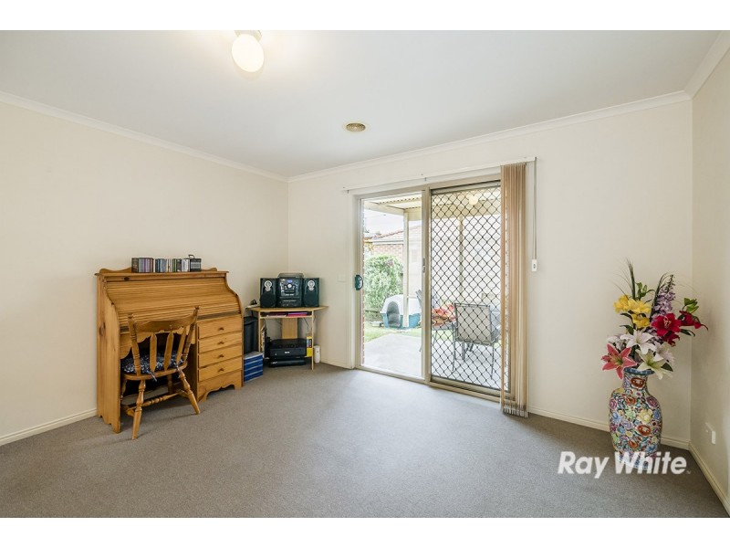 8 Fishburn Place, Cranbourne West VIC 3977