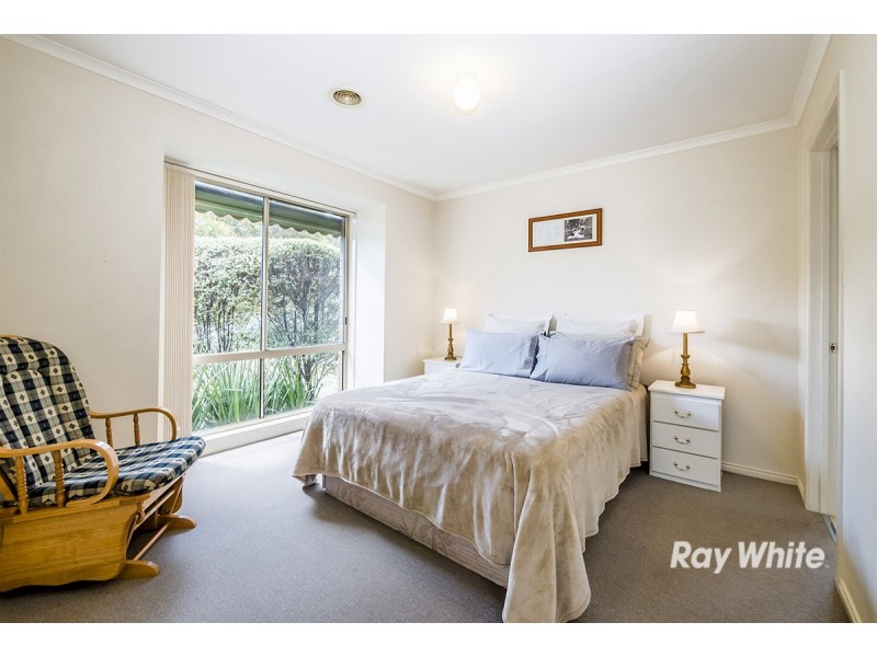 8 Fishburn Place, Cranbourne West VIC 3977