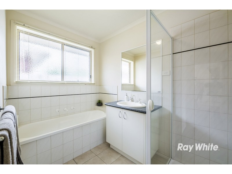 8 Fishburn Place, Cranbourne West VIC 3977