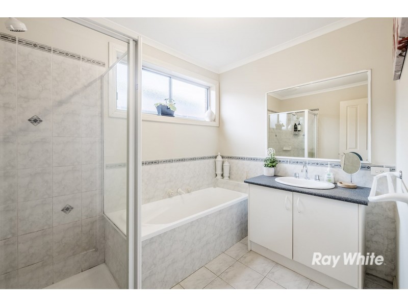 19 Cirai Crescent, Cranbourne West VIC 3977