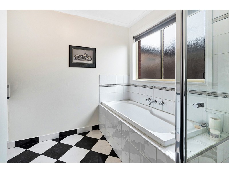 3 Calais Circuit, Cranbourne West VIC 3977