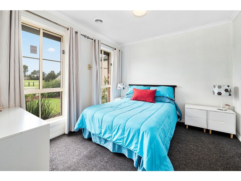 3 Calais Circuit, Cranbourne West VIC 3977