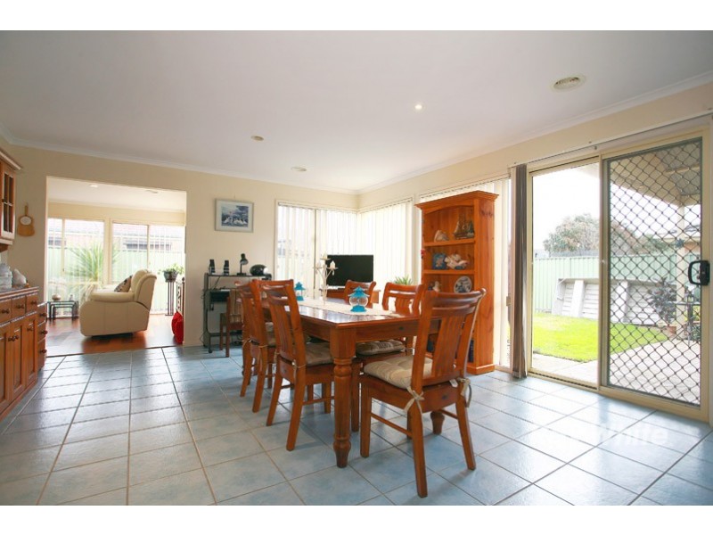 11 Thistlewood Place, Cranbourne East VIC 3977