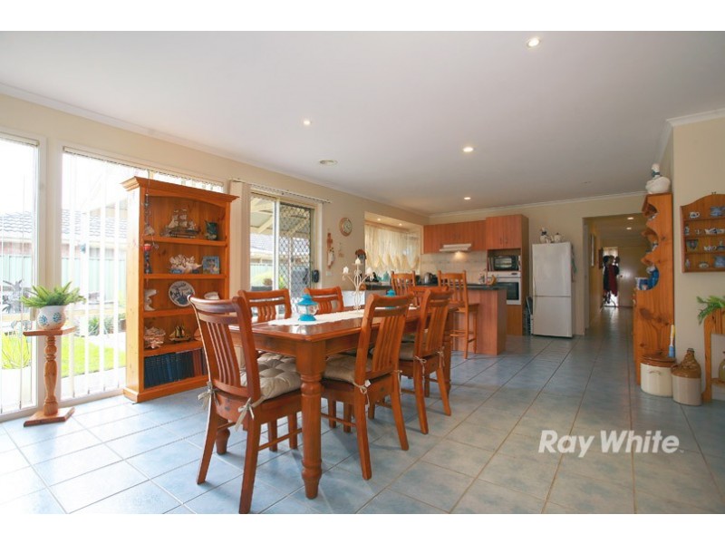 11 Thistlewood Place, Cranbourne East VIC 3977