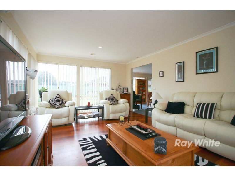 11 Thistlewood Place, Cranbourne East VIC 3977