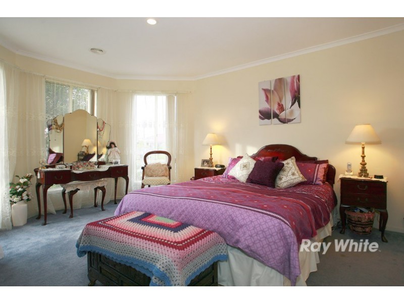 11 Thistlewood Place, Cranbourne East VIC 3977