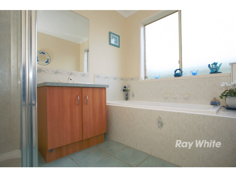 11 Thistlewood Place, Cranbourne East VIC 3977