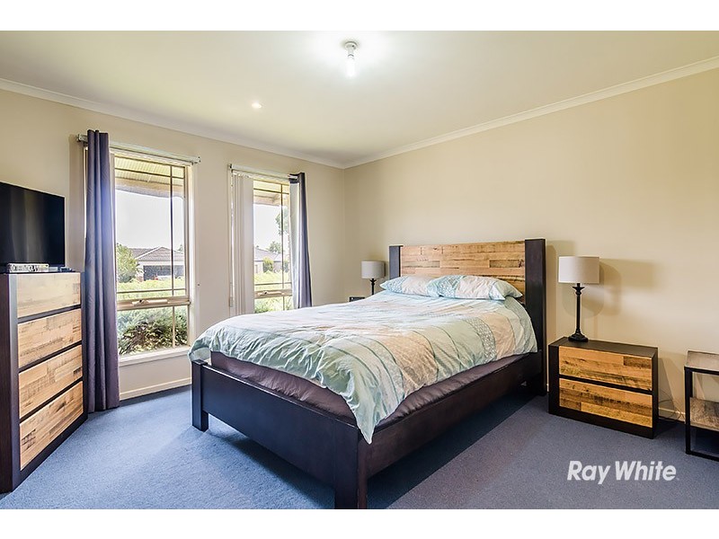 58 Scotsdale Drive, Cranbourne East VIC 3977