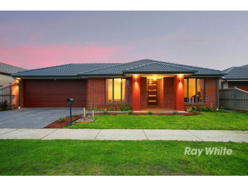 28 Dan Morgan Drive, Cranbourne East VIC 3977