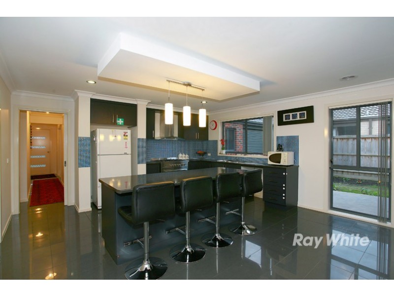 28 Dan Morgan Drive, Cranbourne East VIC 3977