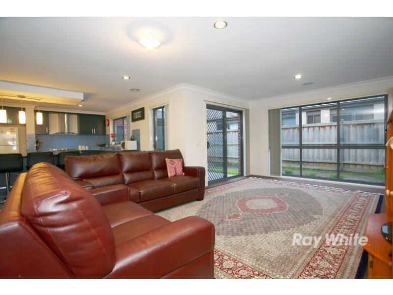 28 Dan Morgan Drive, Cranbourne East VIC 3977