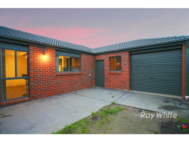 28 Dan Morgan Drive, Cranbourne East VIC 3977