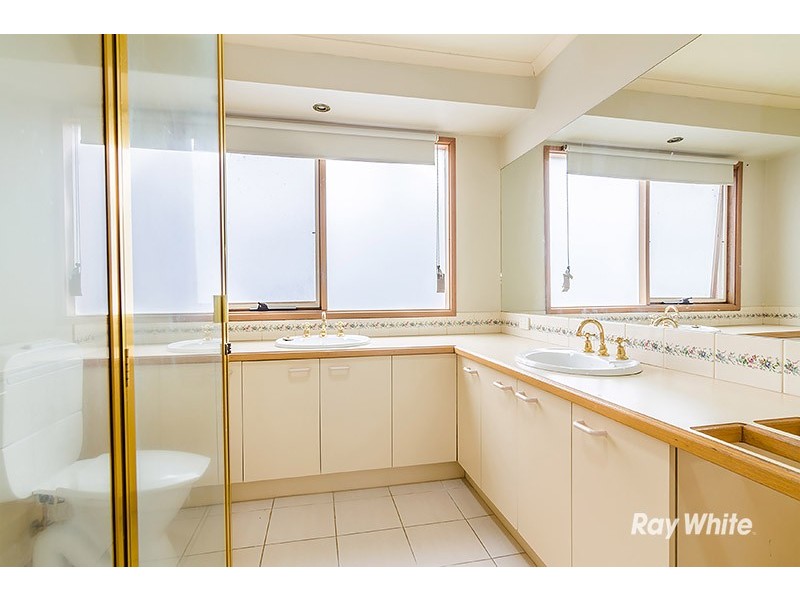 86 Waverley Park Drive, Cranbourne North VIC 3977