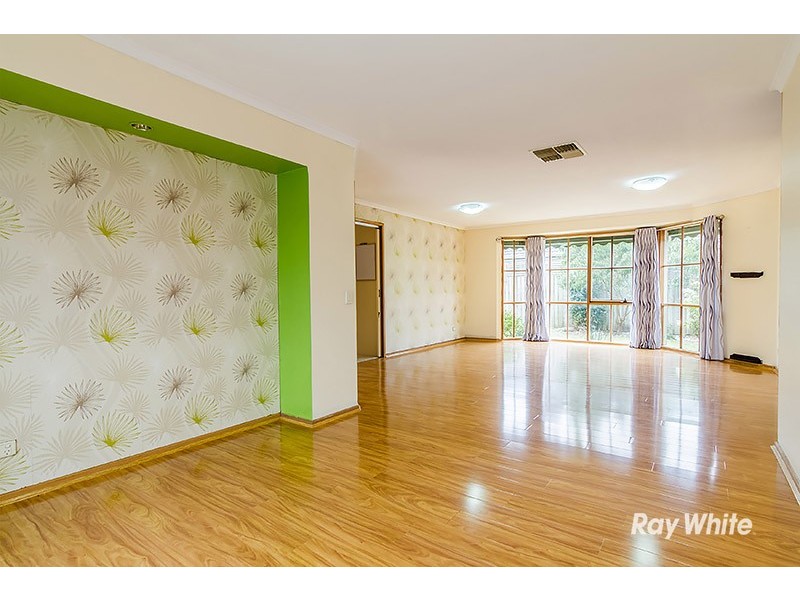 86 Waverley Park Drive, Cranbourne North VIC 3977