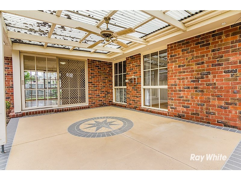 86 Waverley Park Drive, Cranbourne North VIC 3977
