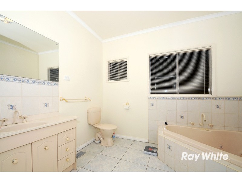 9 Damian Court, Cranbourne VIC 3977