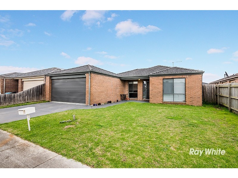 11 Karwarren Way, Cranbourne West VIC 3977