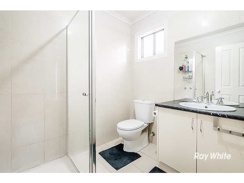11 Karwarren Way, Cranbourne West VIC 3977