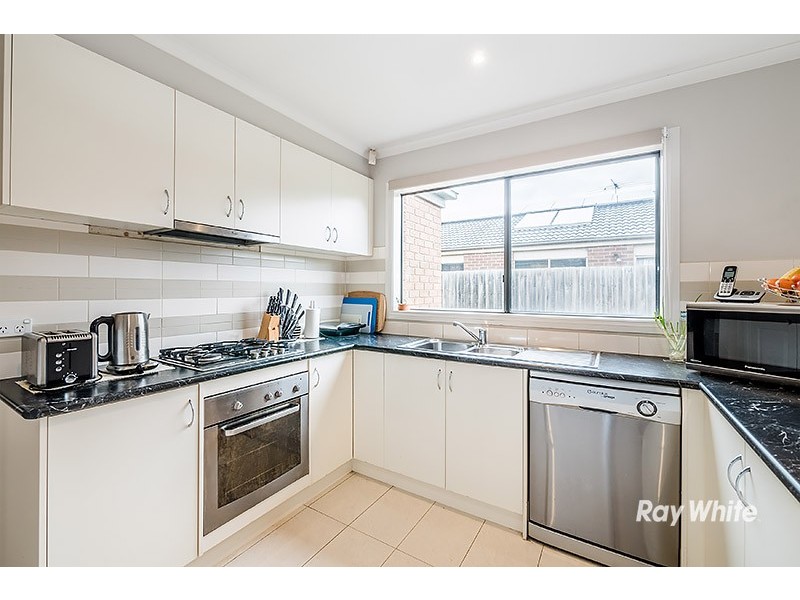 11 Karwarren Way, Cranbourne West VIC 3977