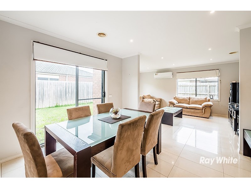 11 Karwarren Way, Cranbourne West VIC 3977