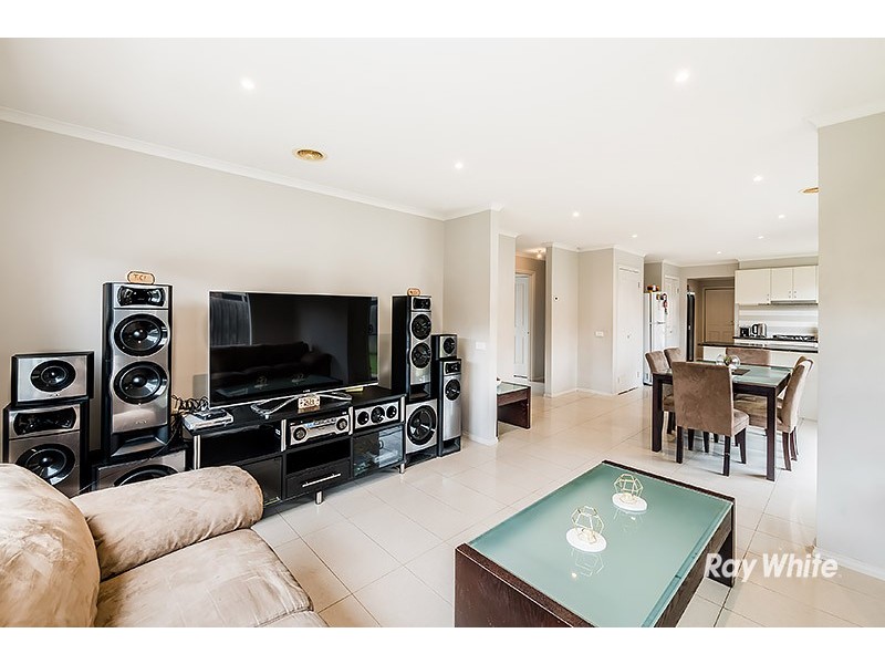 11 Karwarren Way, Cranbourne West VIC 3977