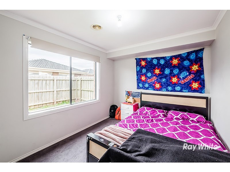 11 Karwarren Way, Cranbourne West VIC 3977