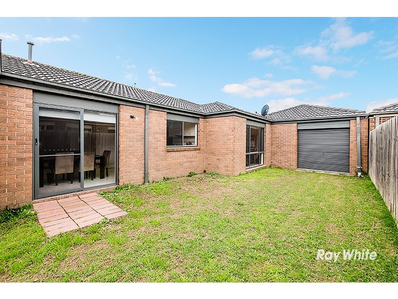 11 Karwarren Way, Cranbourne West VIC 3977