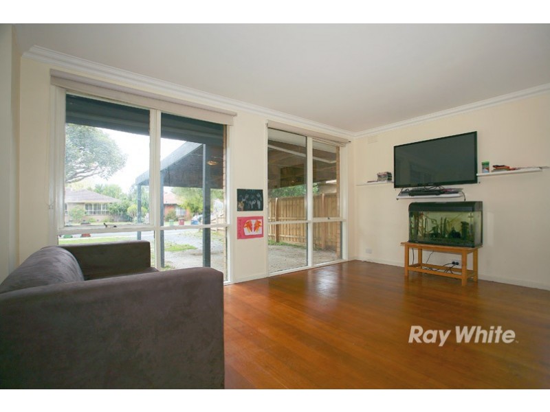 8 Roma Avenue, Cranbourne VIC 3977