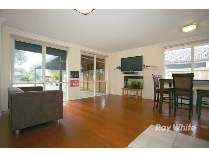 8 Roma Avenue, Cranbourne VIC 3977