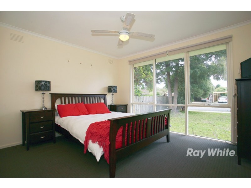 8 Roma Avenue, Cranbourne VIC 3977