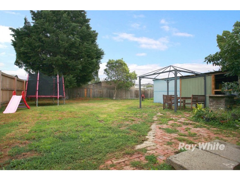 8 Roma Avenue, Cranbourne VIC 3977