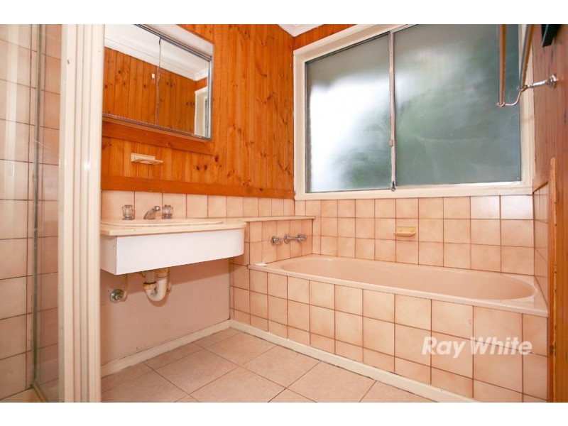 8 Roma Avenue, Cranbourne VIC 3977