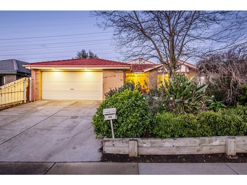 64 Scarborough Avenue, Cranbourne West VIC 3977