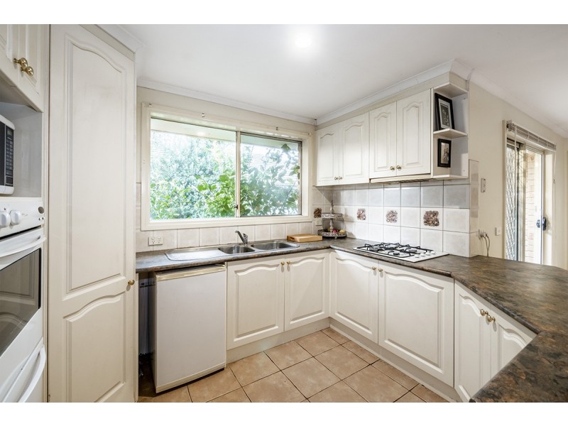 64 Scarborough Avenue, Cranbourne West VIC 3977