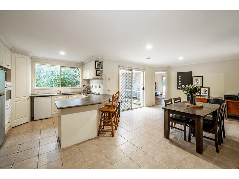 64 Scarborough Avenue, Cranbourne West VIC 3977