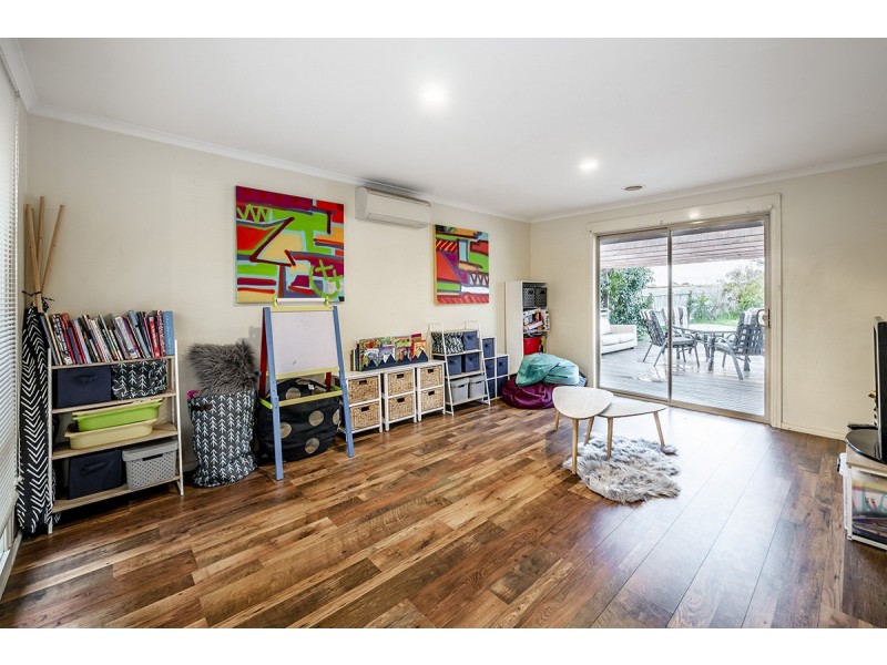 64 Scarborough Avenue, Cranbourne West VIC 3977