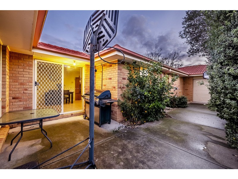 64 Scarborough Avenue, Cranbourne West VIC 3977