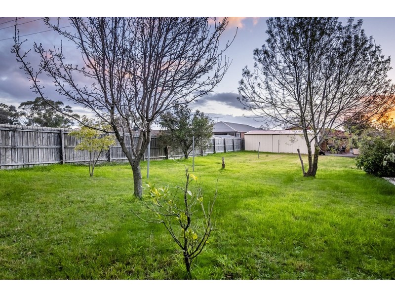 64 Scarborough Avenue, Cranbourne West VIC 3977