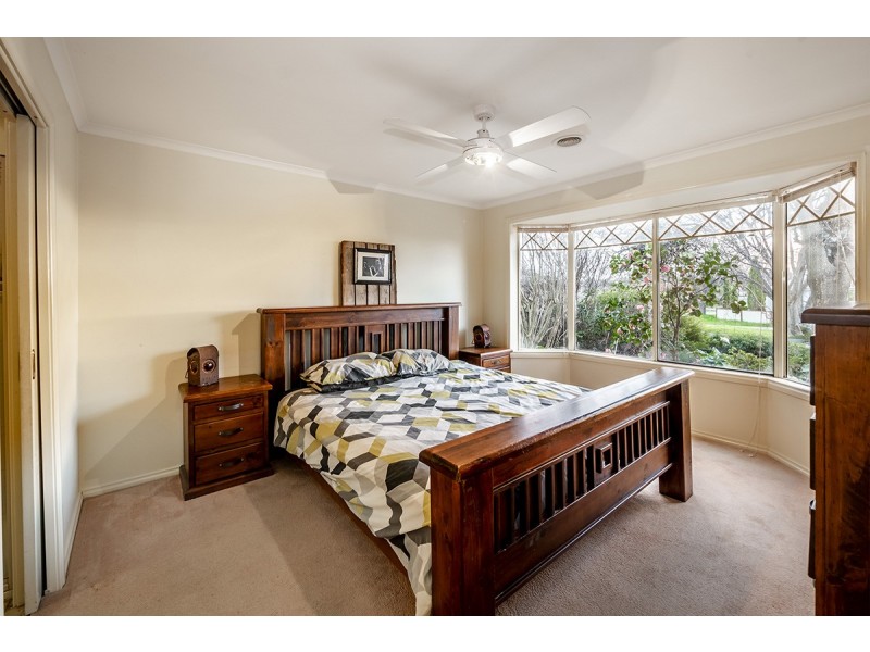 64 Scarborough Avenue, Cranbourne West VIC 3977