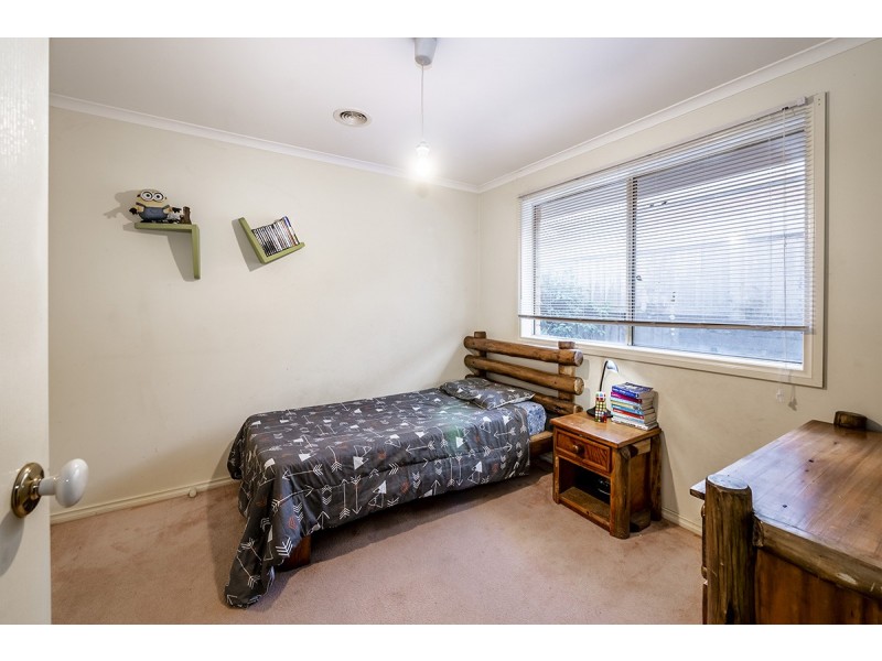 64 Scarborough Avenue, Cranbourne West VIC 3977