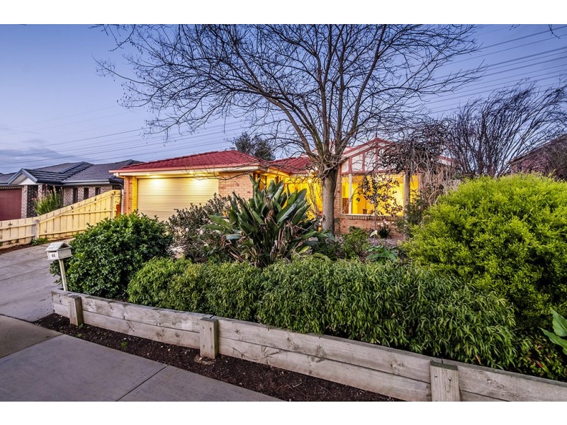 64 Scarborough Avenue, Cranbourne West VIC 3977