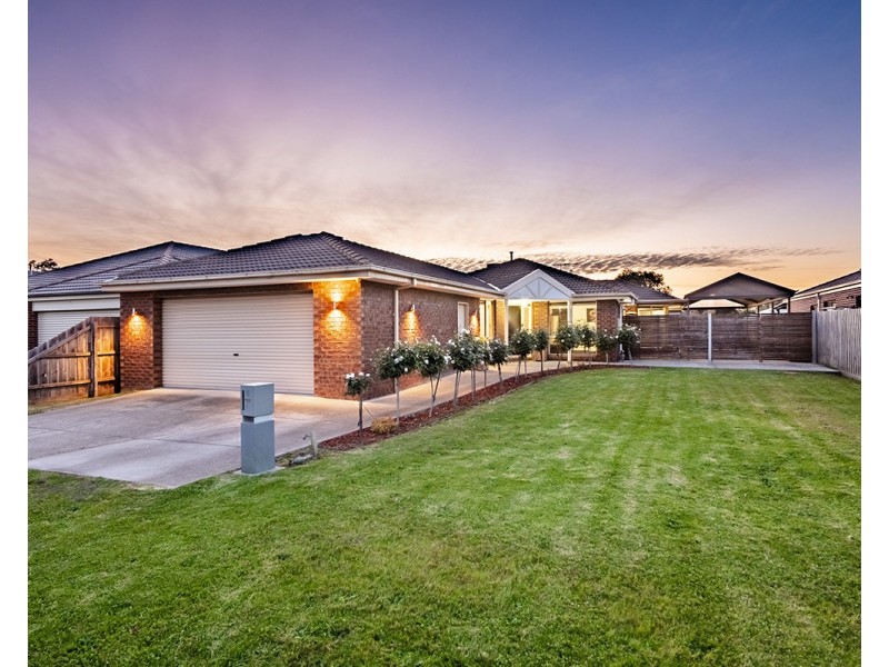 14 Dunferline Crescent, Cranbourne VIC 3977