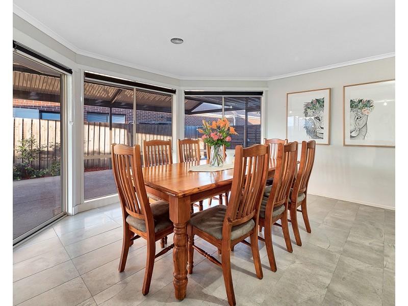 14 Dunferline Crescent, Cranbourne VIC 3977