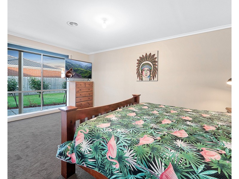 14 Dunferline Crescent, Cranbourne VIC 3977