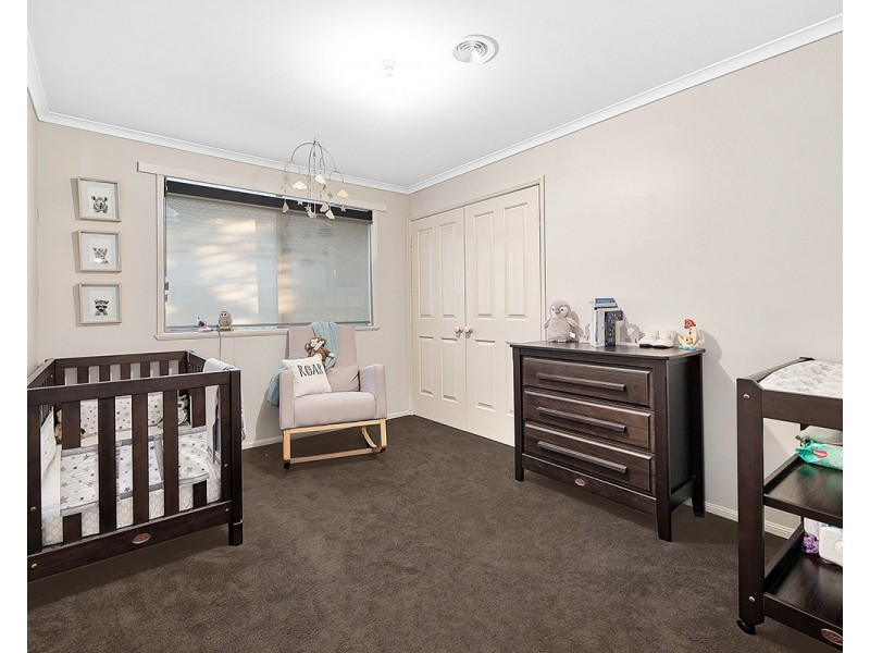 14 Dunferline Crescent, Cranbourne VIC 3977