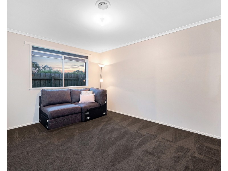 14 Dunferline Crescent, Cranbourne VIC 3977