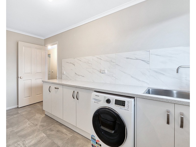 14 Dunferline Crescent, Cranbourne VIC 3977