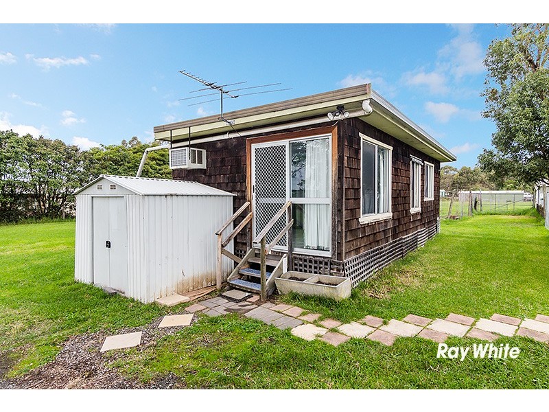 8A Heather Grove, Cranbourne East VIC 3977