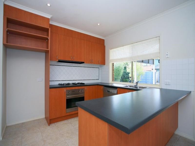 10 Sunningdale Crescent, Cranbourne VIC 3977