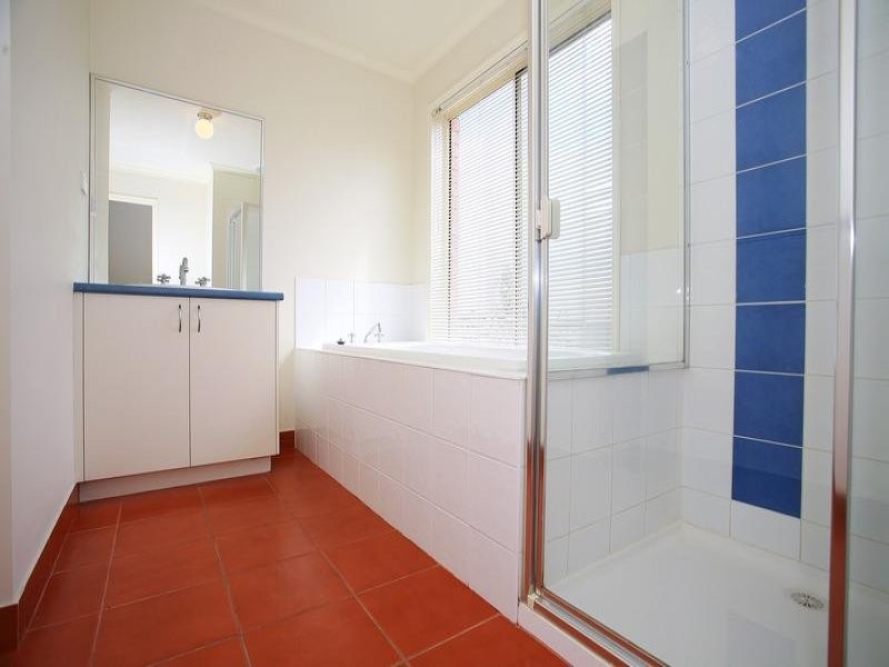 10 Sunningdale Crescent, Cranbourne VIC 3977